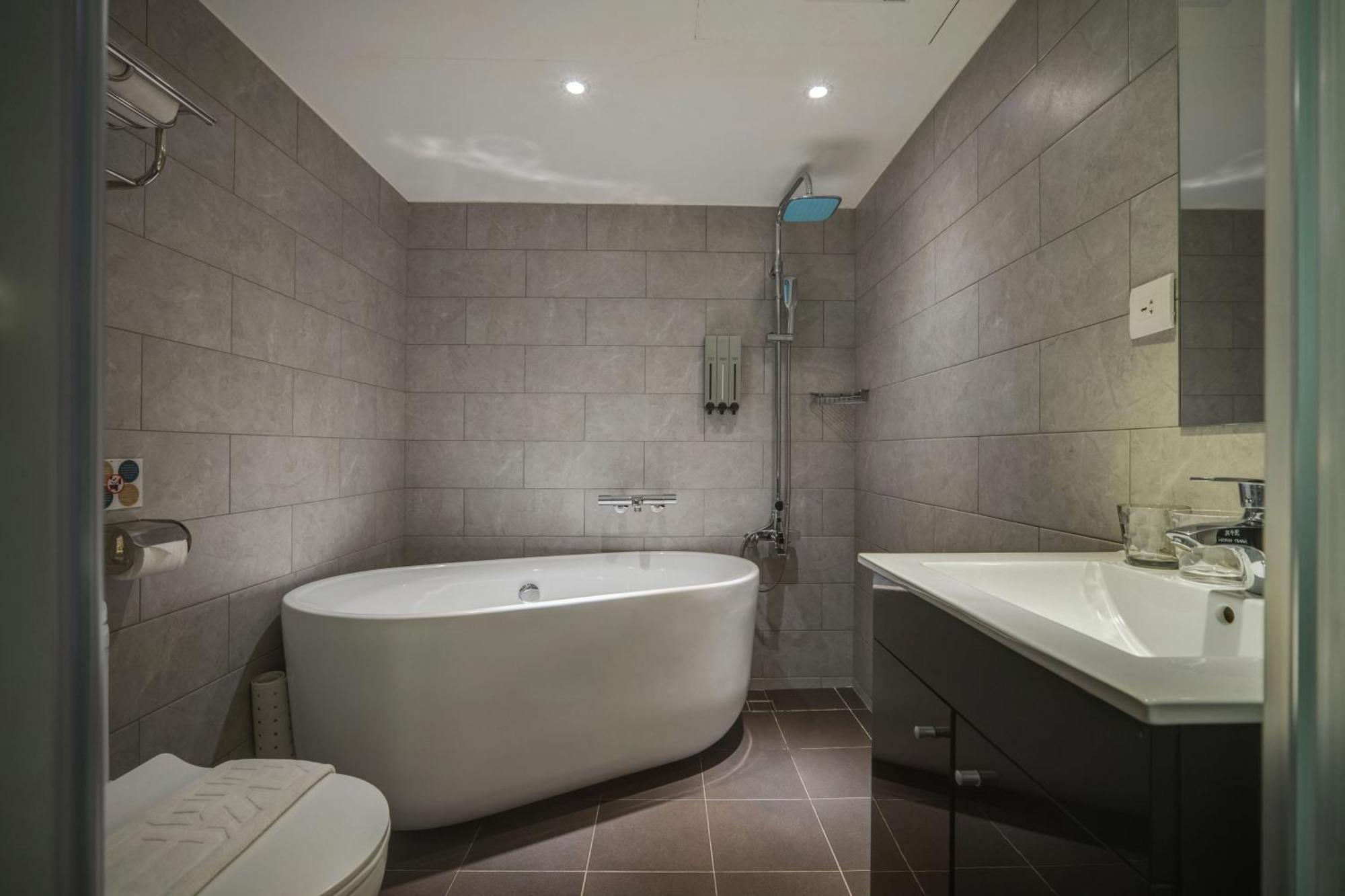 Fun Stay Inn Ximen Тайпей Екстериор снимка